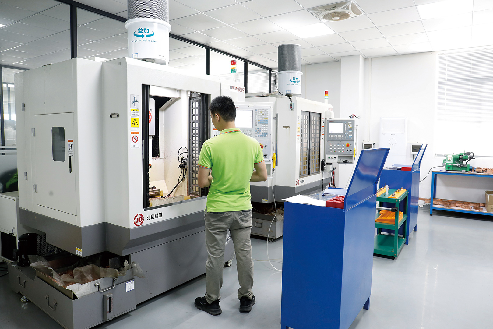 Centro de grabado de precisión JDLVM400P